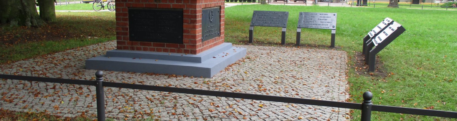 Gedenkstein mit Verweilplätzen