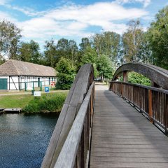 Bootshaus mit Pfarreibrücke Bootshaus mit Pfarreibrücke